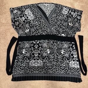 Black and White Stretchy Floral Wrap Neck Top with Attached Belt Tie Size 3X